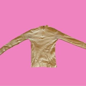 Quarter zip knit ribbed white sweater with circle zipper